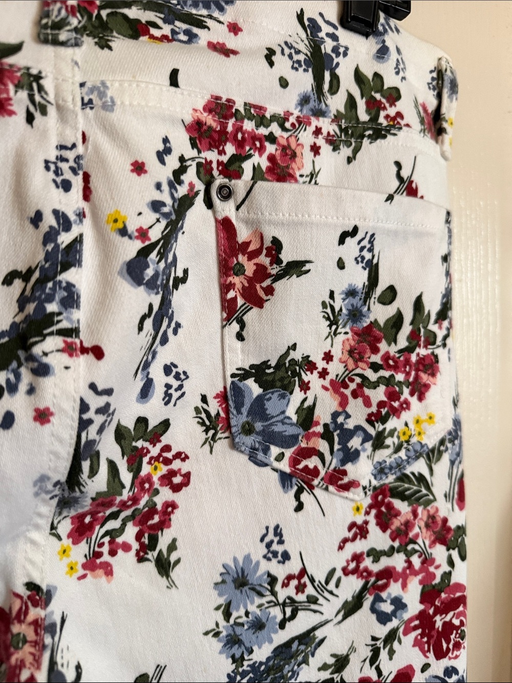 Time and Tru White Floral Slim Ankle Pants with Blue & Red Blooms - Picture 4 of 4